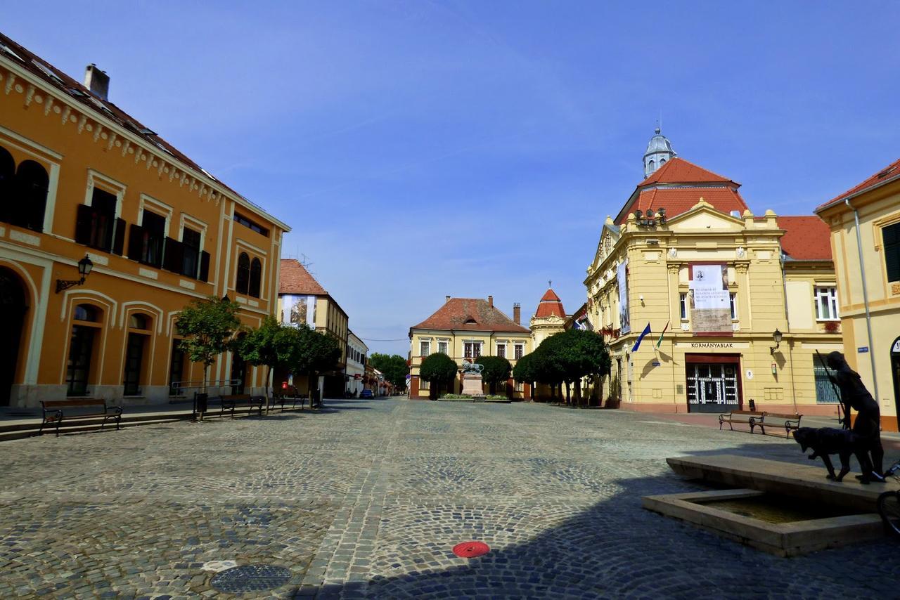 Hotel Oroszlan Szigetvár Exterior foto